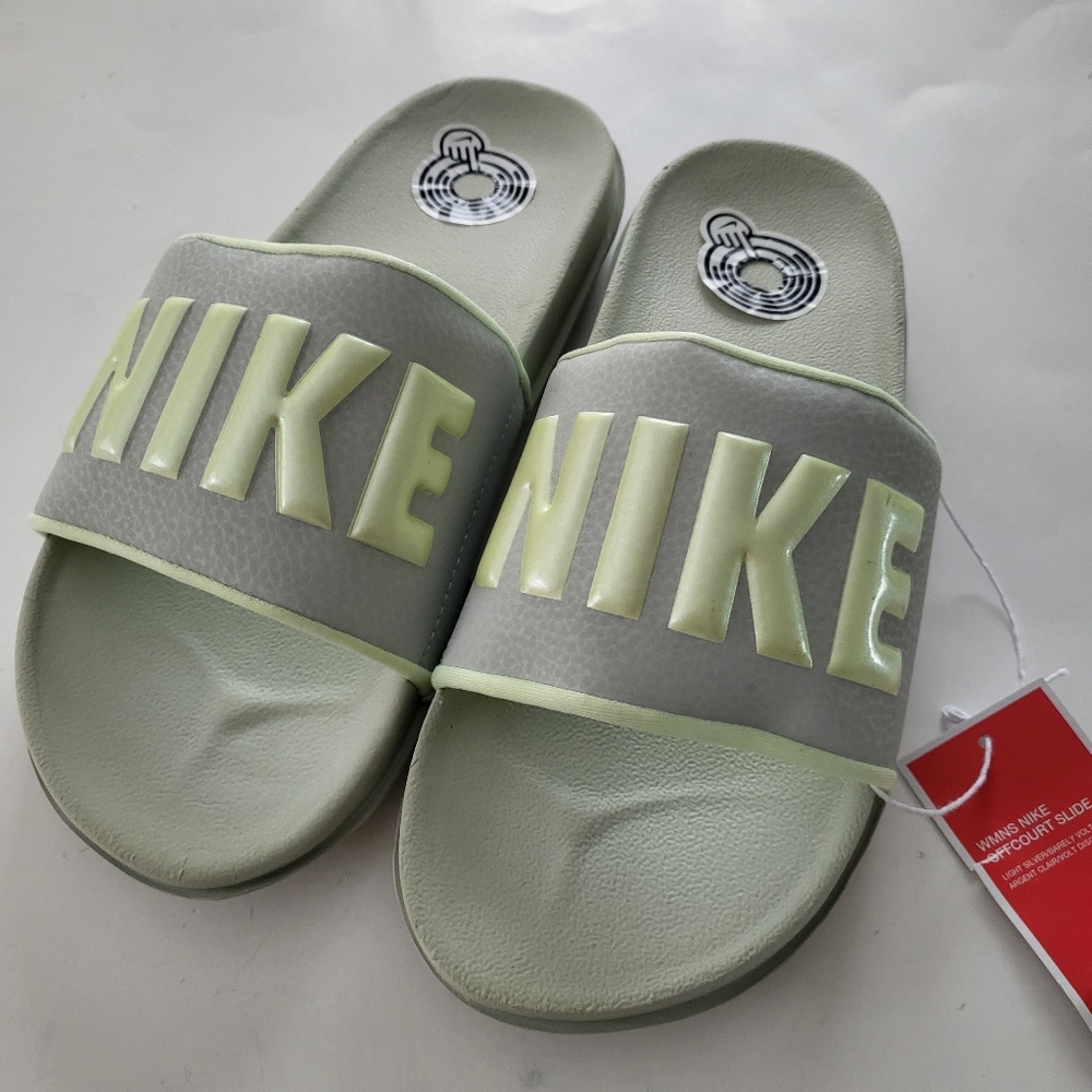 NIKE Offcourt slides womens size 7 Light Green
